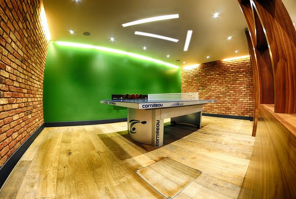 Wie plant man eine energiesparende und kinderfreundliche Beleuchtung im Spielzimmer?